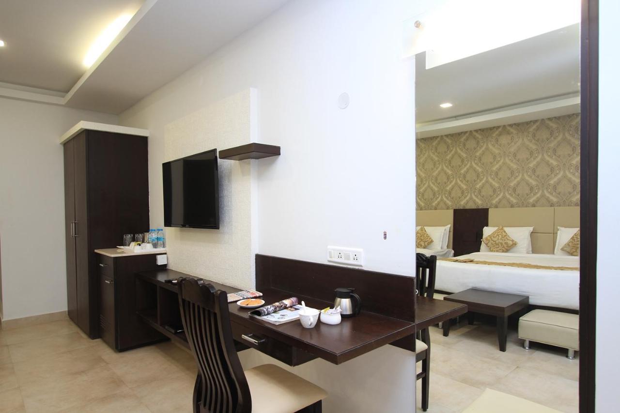 Ambaari Hotel Mysore Exterior photo